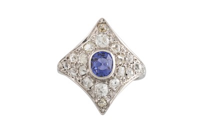 Lot 190 - AN EARLY 20TH CENTURY SAPPHIRE AND DIAMOND...