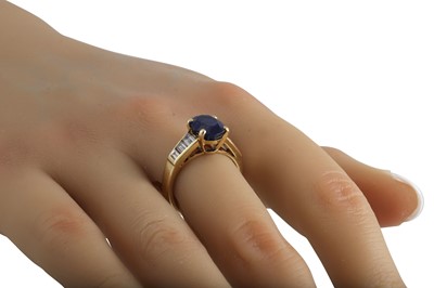 Lot 192 - A SAPPHIRE SINGLE STONE RING, the oval...