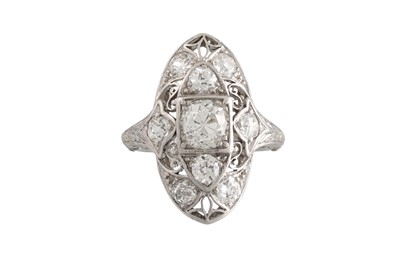 Lot 194 - AN EARLY 20TH CENTURY DIAMOND PLAQUE RING, the...