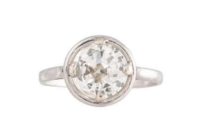 Lot 242 - A VINTAGE DIAMOND SOLITAIRE RING, the old cut...