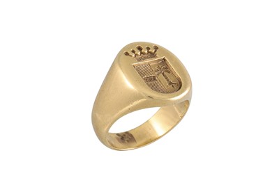 Lot 362 - A VINTAGE 18CT GOLD SIGNET RING, bearing a...