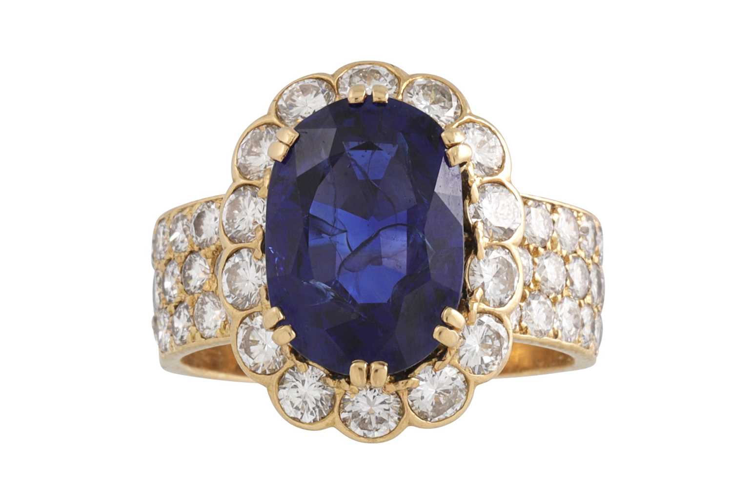 Lot 364 - A VERY FINE SAPPHIRE AND DIAMOND CLUSTER RING,...