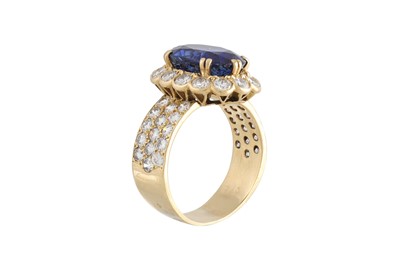 Lot 364 - A VERY FINE SAPPHIRE AND DIAMOND CLUSTER RING,...