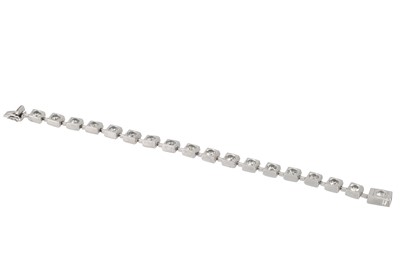 Lot 369 - A VINTAGE DIAMOND CHAIN, set with 86 old cut...