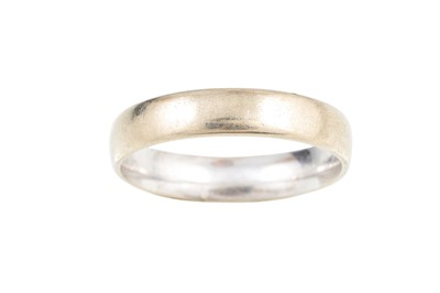 Lot 324 - A GENT'S 9CT WHITE GOLD BAND, ca. 6 g. Size Y