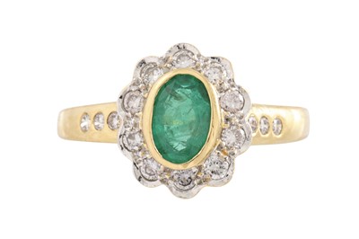 Lot 200 - AN EMERALD AND DIAMOND CLUSTER RING, of oval...