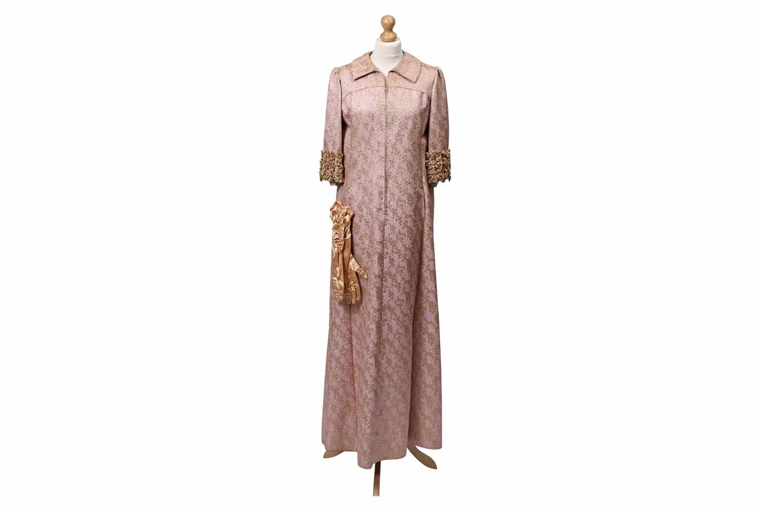 Lot 87 - A PINK AND GOLD BROCADE EVENING DRESS with...