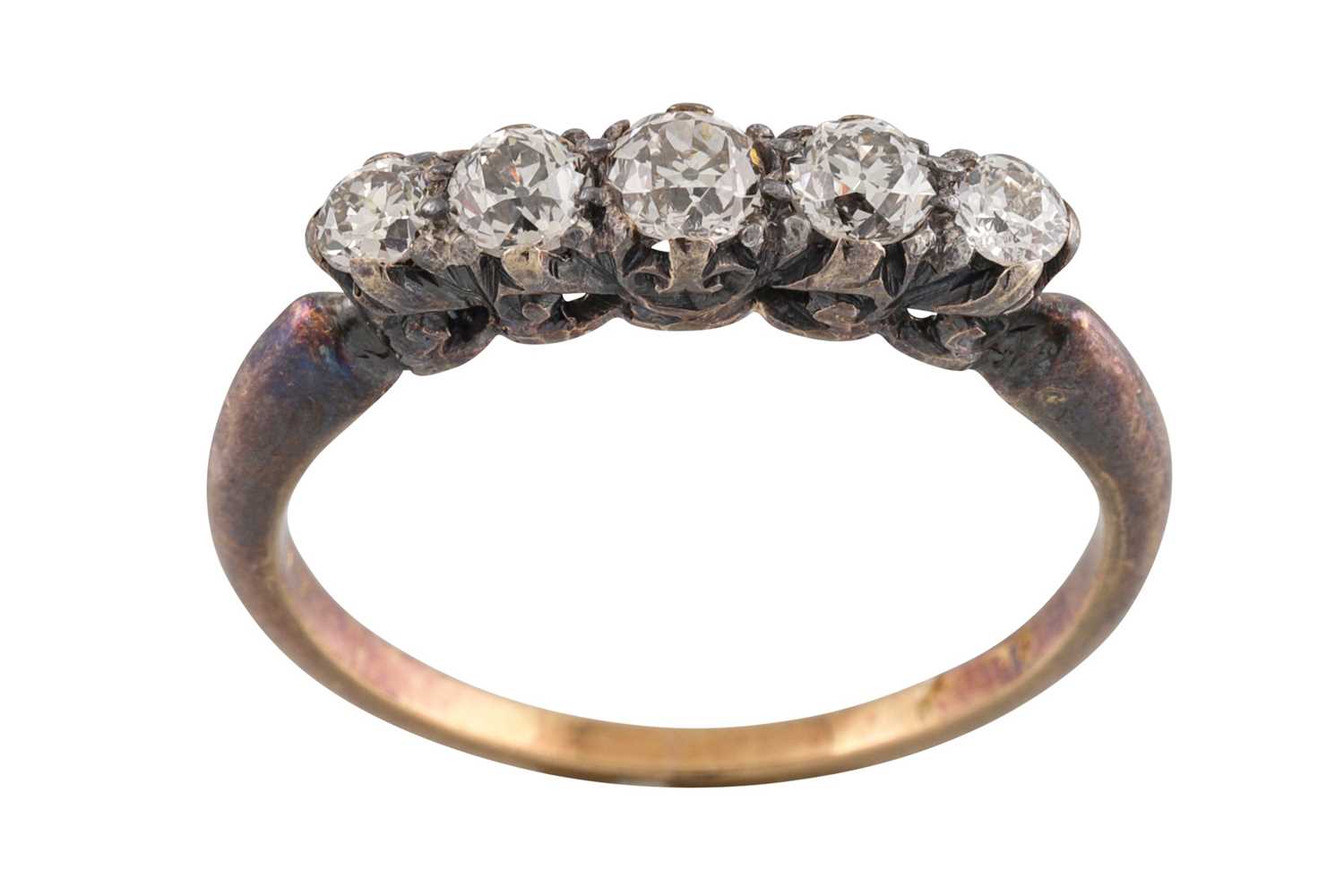 Lot 85 - A FIVE STONE GRADUATED DIAMOND RING, the old...