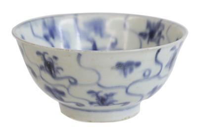 Lot 498 - AN 18TH CENTURY BLUE AND WHITE NANKING...