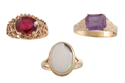 Lot 40 - A COLLECTION OF THREE GEM SET DRESS RINGS,...