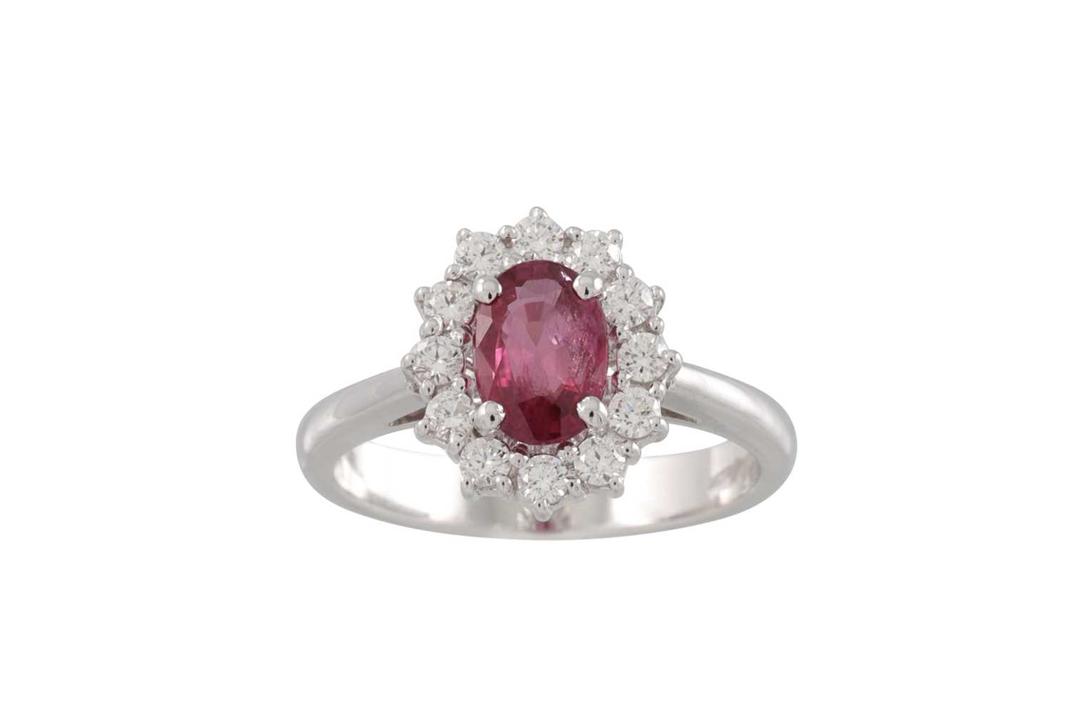 Lot 187 - A DIAMOND AND RUBY CLUSTER RING, the oval ruby...