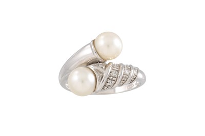 Lot 192 - A DIAMOND AND PEARL TOI ET MOI DRESS RING,...