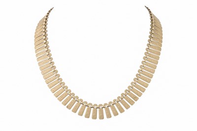 Lot 154 - A 9CT YELLOW GOLD FRINGE NECKLACE, embossed...