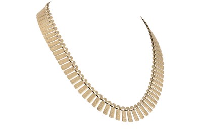 Lot 154 - A 9CT YELLOW GOLD FRINGE NECKLACE, embossed...