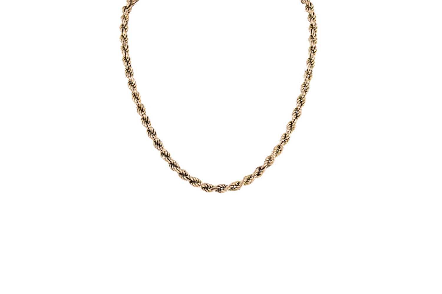 Lot 47 - A TWISTED ROPE LINK NECK CHAIN, 9ct yellow gold