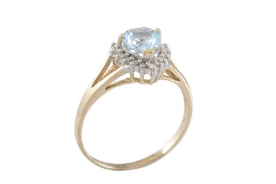 Lot 21 - A DIAMOND AND BLUE TOPAZ CLUSTER RING, mounted...