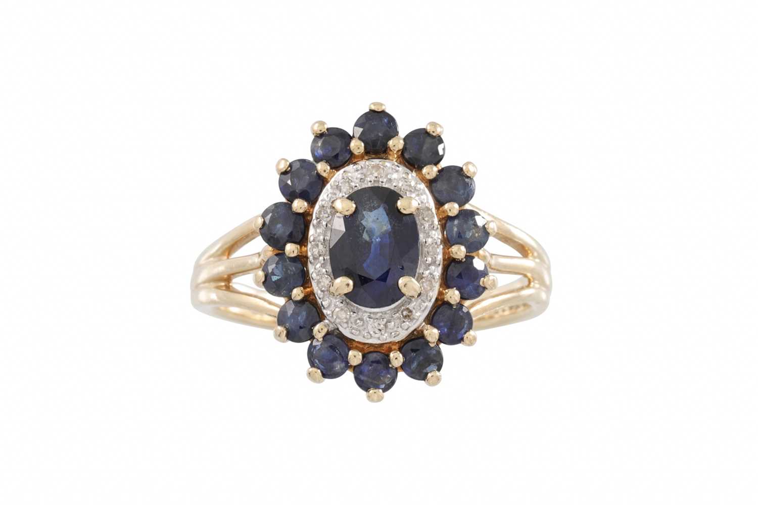 Lot 22 - A DIAMOND AND SAPPHIRE CLUSTER RING, of oval...