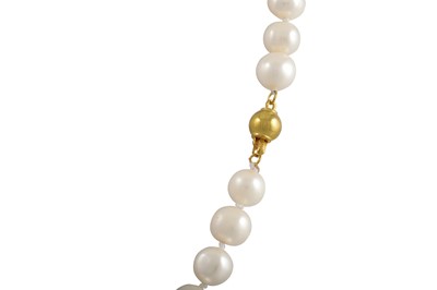 Lot 24 - A CULTURED PEARL NECKLACE, to a 14ct gold clasp