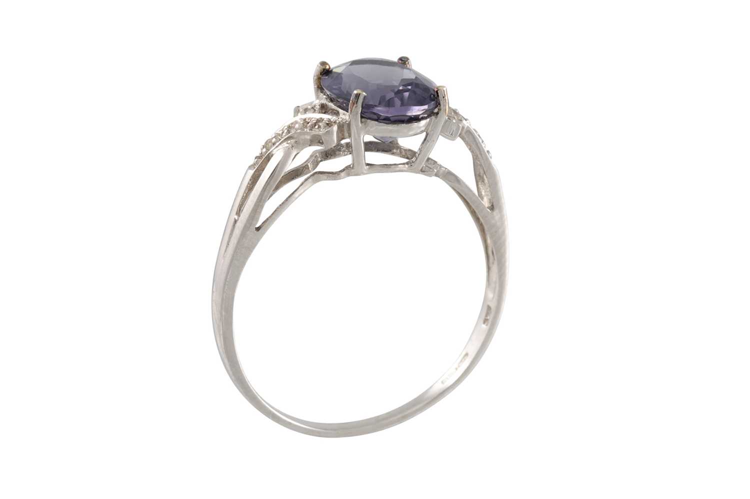Lot 25 AN AMETHYST RING , mounted in 9ct gold, size