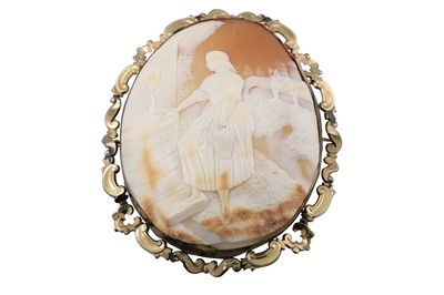 Lot 27 - A LARGE ANTIQUE SHELL CAMEO BROOCH, depicting...