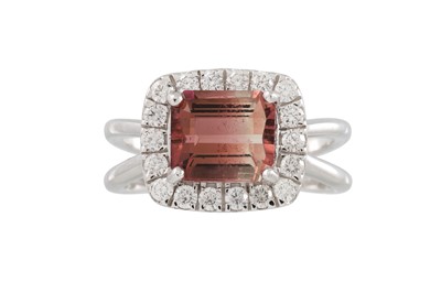 Lot 86 - A TOURMALINE AND DIAMOND CLUSTER RING, the...