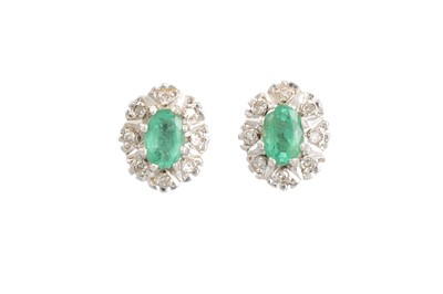 Lot 89 - A PAIR OF DIAMOND AND EMERALD CLUSTER EARRINGS,...