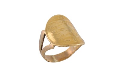 Lot 371 - A GOLD SOVEREIGN, mounted as a ring, size M-N