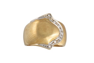 Lot 373 - AN 18CT GOLD RING, shaped band with diamond...
