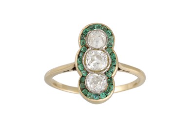 Lot 349 - AN EARLY 20TH CENTURY DIAMOND AND EMERALD...