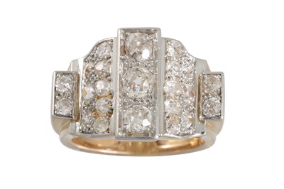 Lot 350 - A 1940'S RETRO DIAMOND COCKTAIL RING, of...