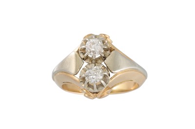 Lot 352 - AN EARLY 20TH CENTURY TWO STONE DIAMOND RING,...