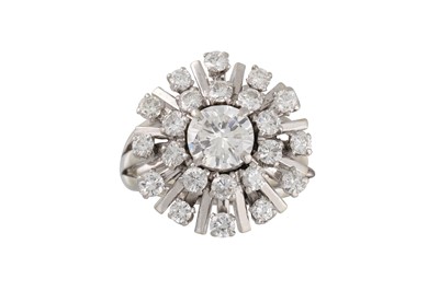 Lot 356 - A DIAMOND CLUSTER RING, set with brilliant cut...