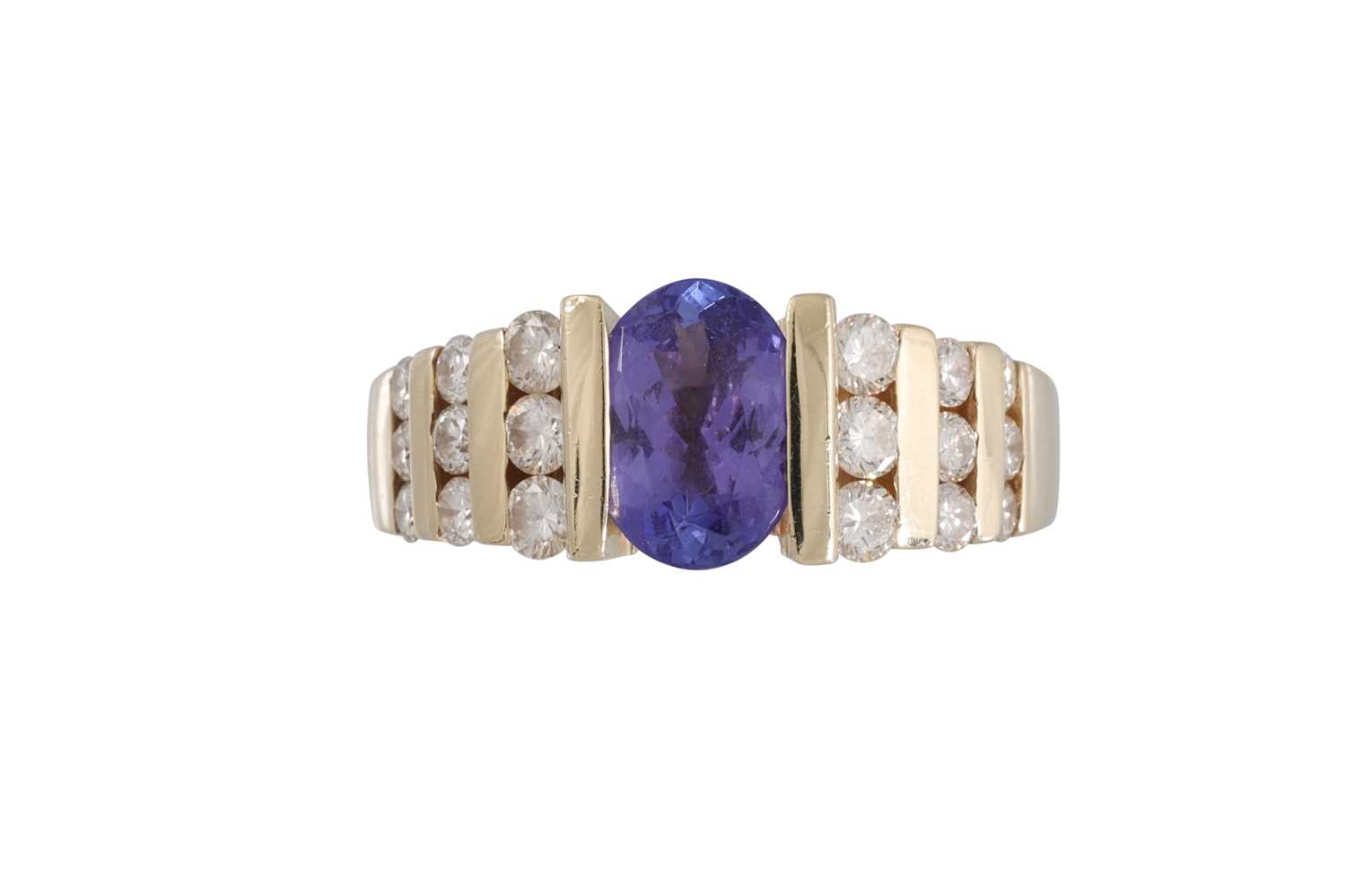 Lot 133 - A DIAMOND AND TANZANITE RING, the oval...