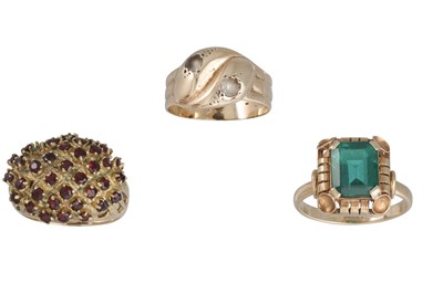 Lot 409 - A COLLECION OF THREE 9CT GOLD DRESS RINGS, 14 g