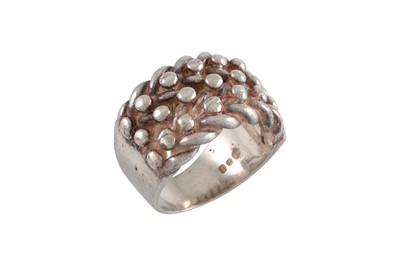 Lot 149 - A SILVER RING, by Marika Murnaghan, curb link...