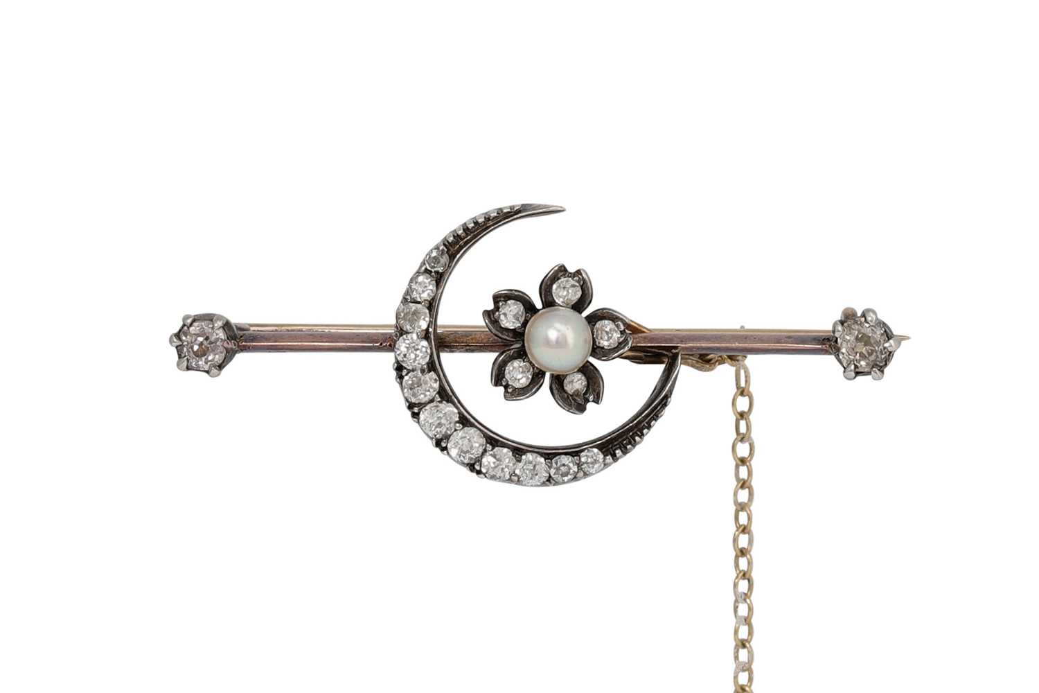 Lot 16 - AN ANTIQUE DIAMOND AND PEARL BROOCH, in the...