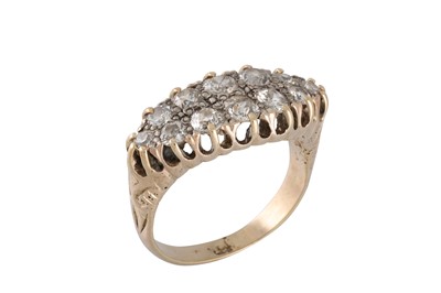 Lot 336 - AN ANTIQUE DIAMOND CLUSTER RING, set with...