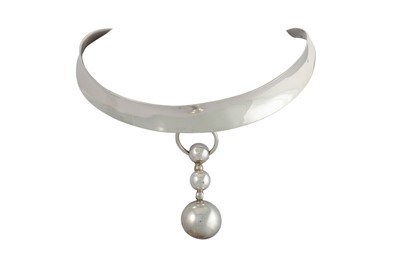 Lot 455 - A SILVER COLLAR NECKLACE, by Marika Murnaghan,...