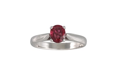 Lot 289 - A RUBY SOLITAIRE RING, the oval ruby mounted...