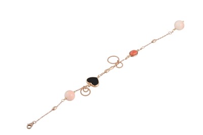 Lot 292 - A CORAL AND ONYX BRACELET, suspending gold...