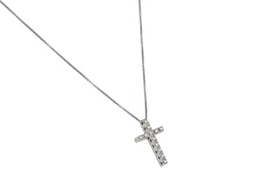 Lot 324 - A DIAMOND SET CROSS, mounted in white gold, on...