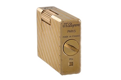 Lot 512 - A GOLD PLATED DU PONT CIGARETTE LIGHTER