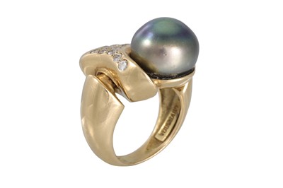 Lot 268 - A TOUSSAINT TAHITIAN SOUTH SEA PEARL AND...