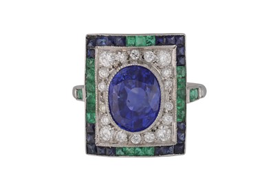 Lot 386 - A SAPPHIRE, DIAMOND AND EMERALD PLAQUE RING,...