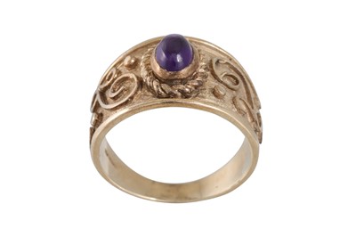Lot 310 - A 10CT (USA) GOLD RING, set with amethyst (4.3...