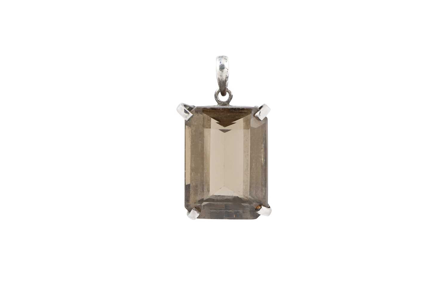 Lot 1 - A VINTAGE SMOKY QUARTZ PENDANT, mounted in silver