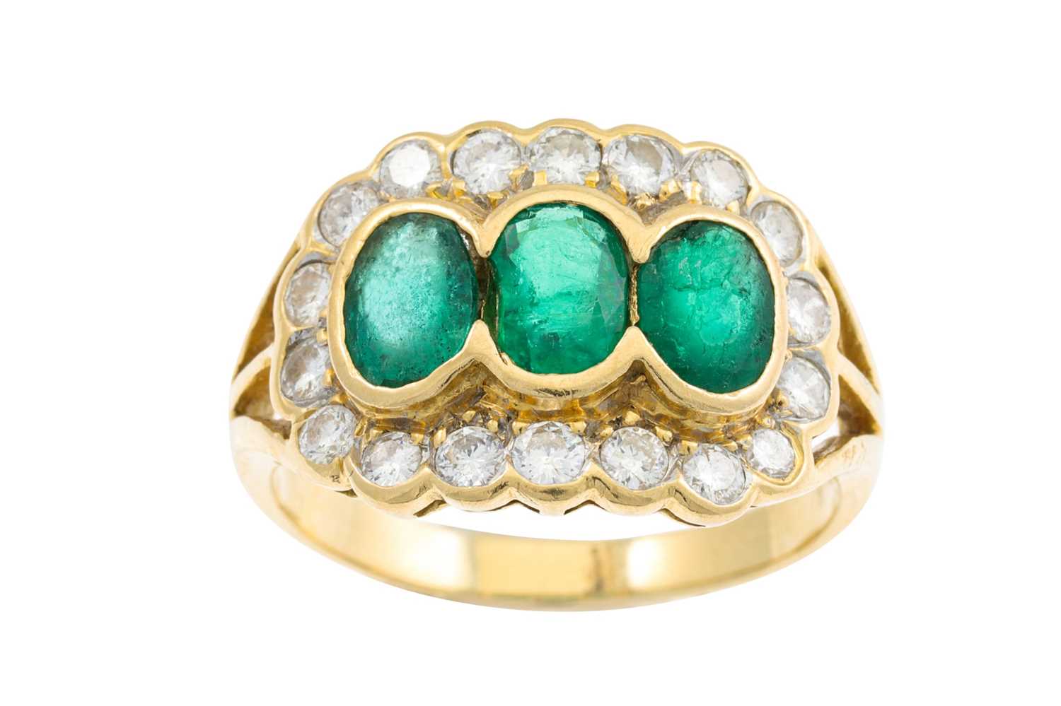 Lot 24 - AN EMERALD AND DIAMOND CLUSTER RING, the oval...