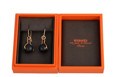 Lot 103 - A PAIR OF HERMÈS EARRINGS, the onyx beads...