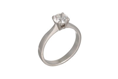 Lot 325 - A DIAMOND SOLITAIRE RING, mounted in platinum....
