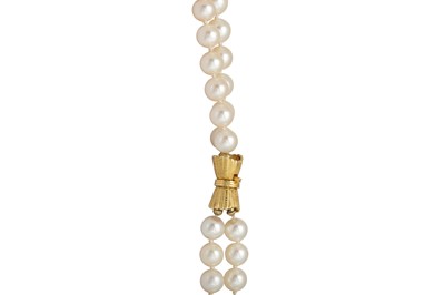 Lot 129 - A TWO STRANDED CULTURED PEARL NECKLACE, with...